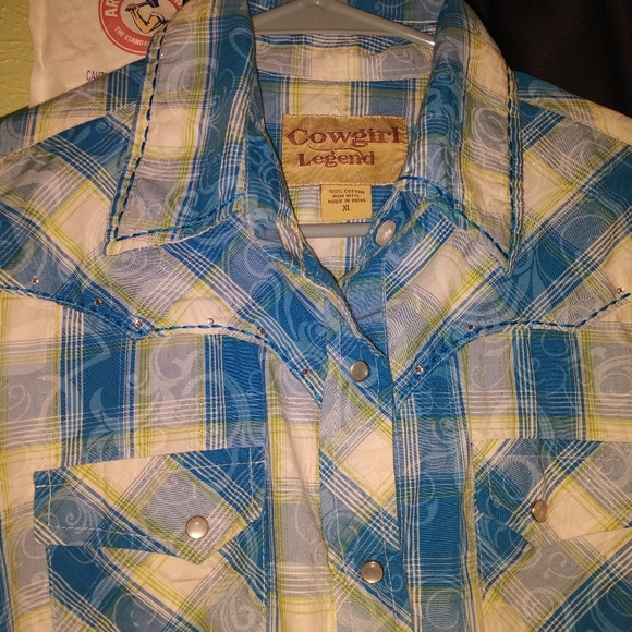 Cowgirl Legend long sleeve Pearl snap button up Collared Shirt. - Picture 3 of 5